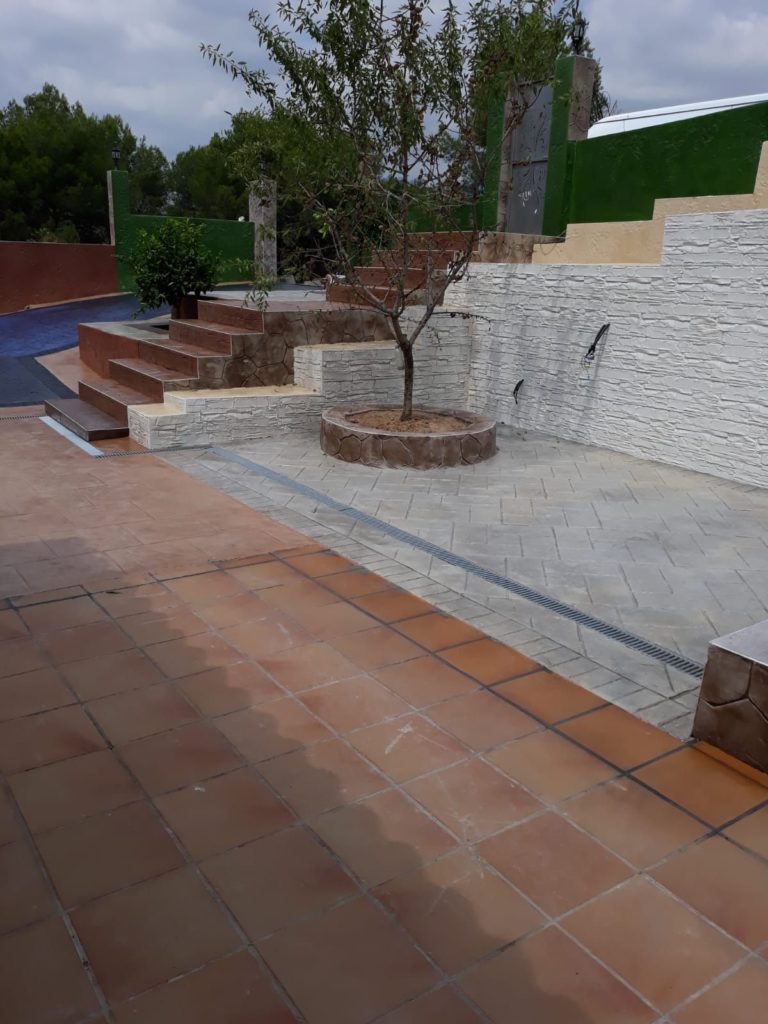 Hormigón decorativo entrada principal