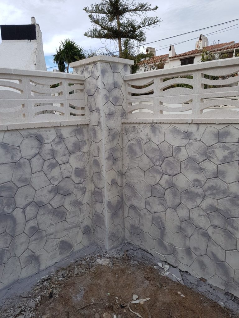 Suelo hormigón estampado jardín